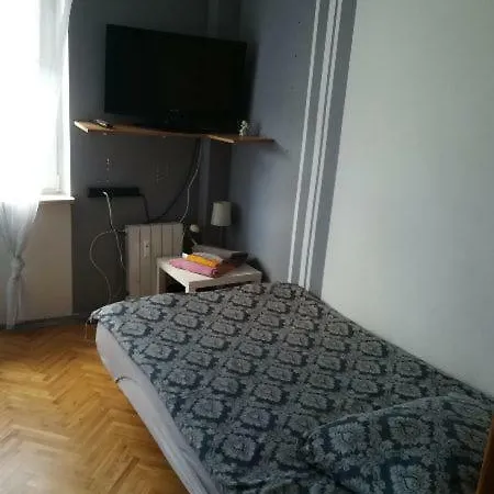Lotniskowy 2 *